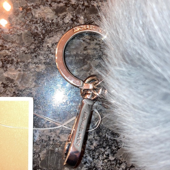 Micheal Kors Fur Pom Pom - Picture 2 of 6